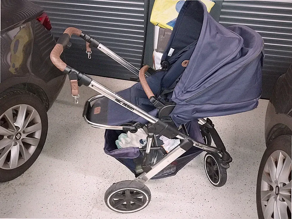 ABC Salsa 4 Air Kinderwagen Marineblau Viel Zubehör. Lieferung bis 50km.