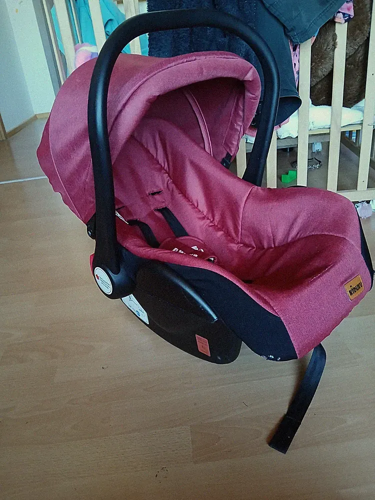 Auto-Babyschale Kiduku Rot mit Decke und Wickeltasche Babyschale