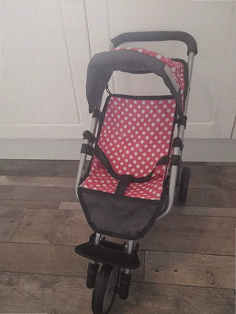 Babypuppen Molly Dolly Jogger Style 3 Rollen Kinderwagen - umklappbar mit Kapuze + Korb