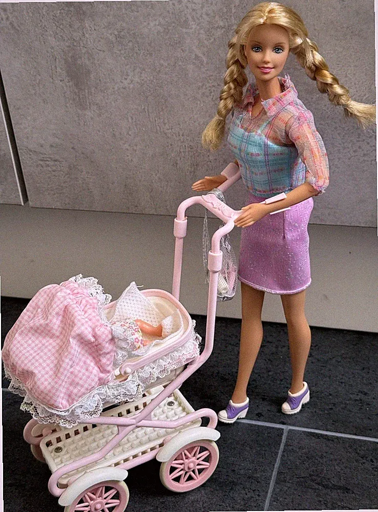 Barbie Walking Laufen Baby Krissy Kinderwagen Fashion Zubehör 90er