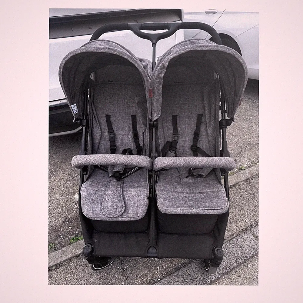 bebeconfort Zwillingsbuggy Zweisitzer grau/schwarz klappbar Verdeck 5-Pkt