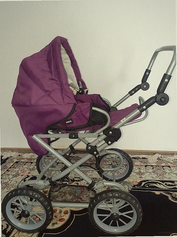 BRIO Puppenwagen lila mit Blumenmuster, 4 Räder, Metall/Kunststoff/Stoff