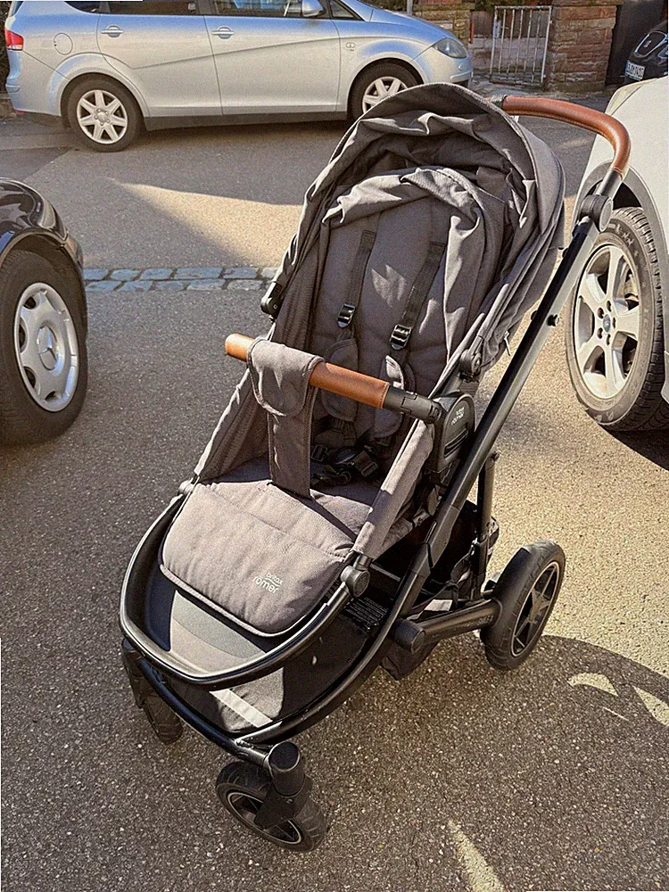 Britax Römer SMILE III Midnight Grey mit Kinderwagenaufsatz