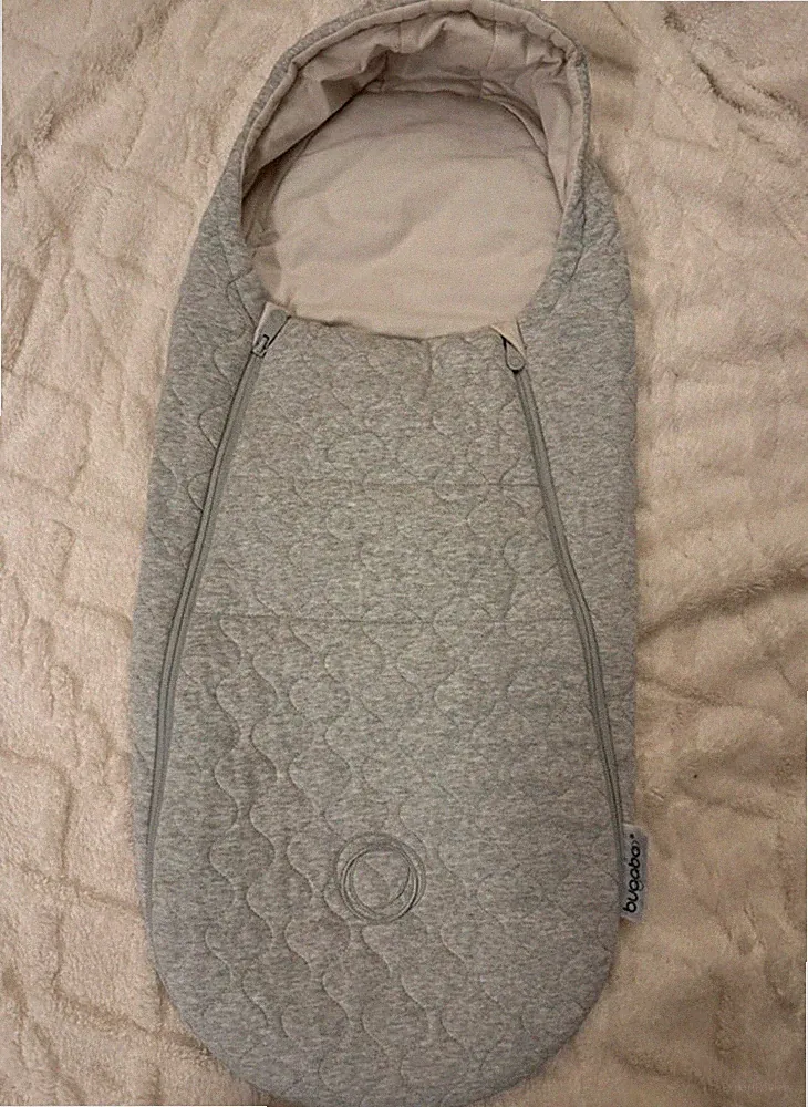 Bugaboo Kinderwagen-Fußsack gepolstert Grau/Beige aus Polyester