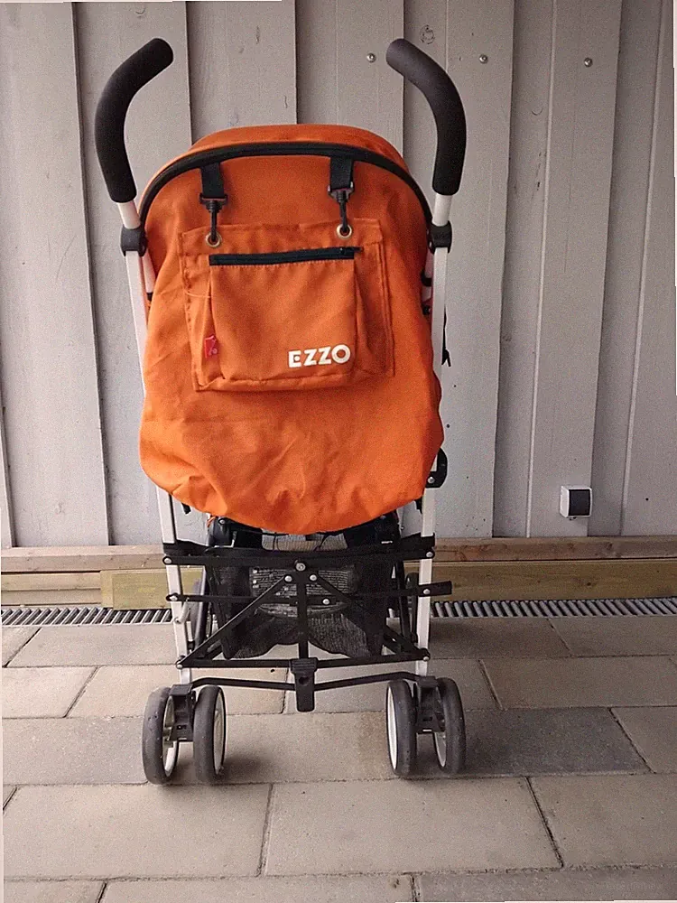 Buggy EZZO inkl. Fußsack – leicht, kompakt und zusammenklappbar