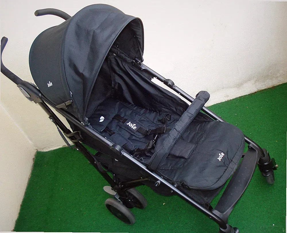 Buggy KInderwagen Joie Brisk in schwarz – TOP Zustand - ab 6 Monate bis 22kg