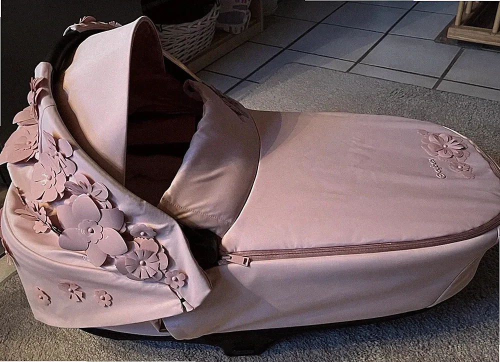 Cybex Priam Lux Carry Cot Simply Flowers Pink – Sehr guter Zustand