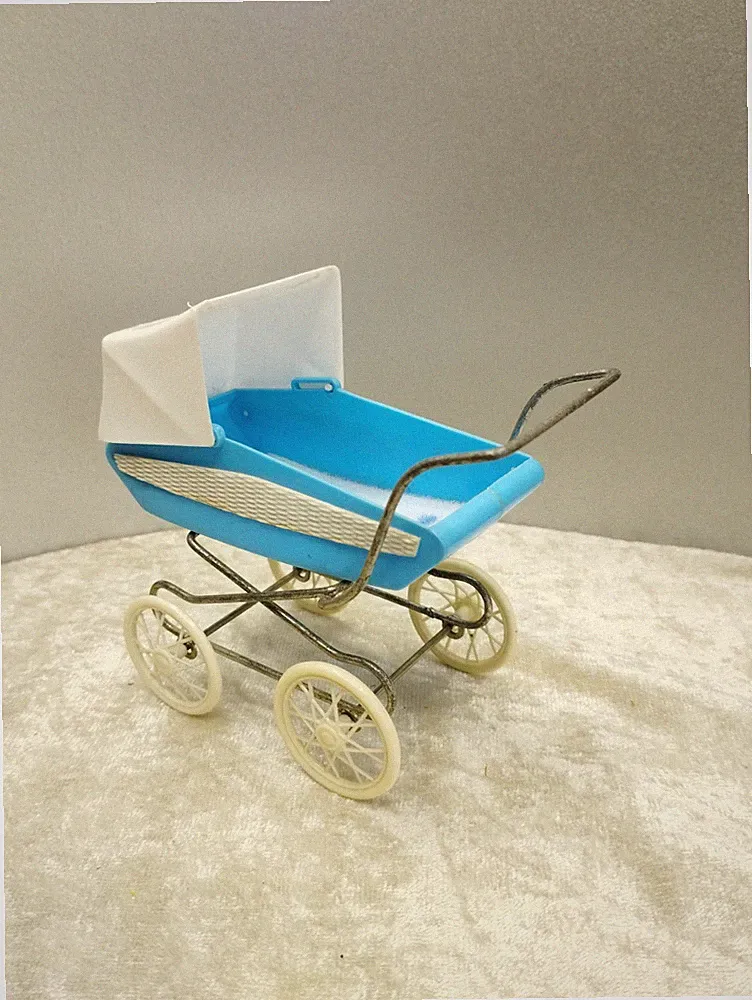 DDR Korbi Hellblau Puppenwagen Puppenstube Kutsche Kinderwagen Spielzeug