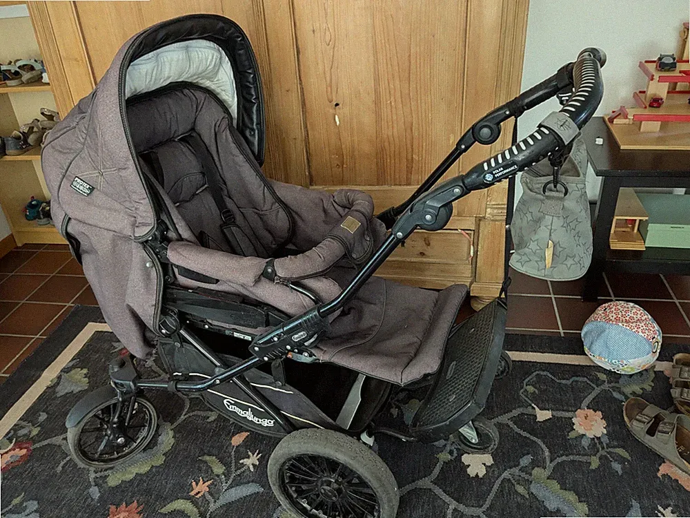 emmaljunga kinderwagen + babyschale + geschwisterboard