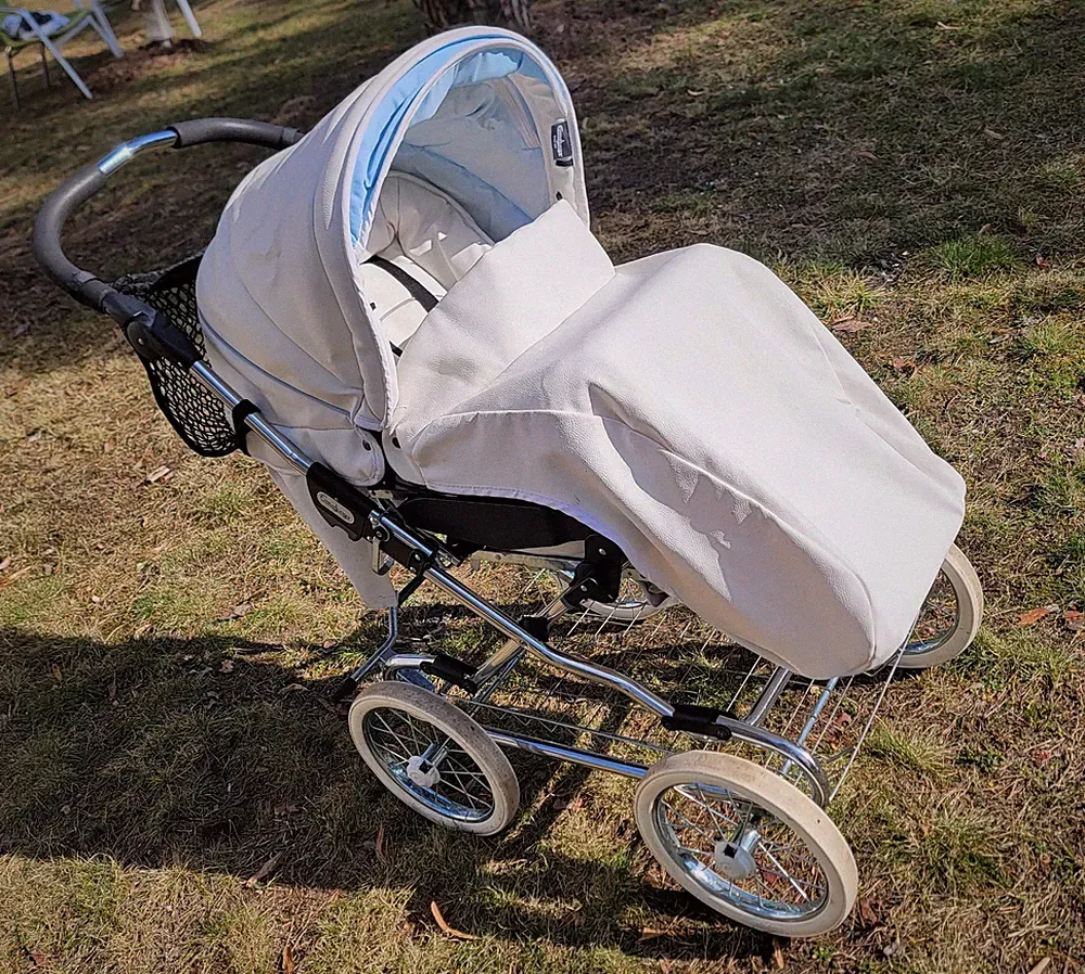 Emmaljunga Kinderwagen Duo in weißen kunstleder, gebraucht