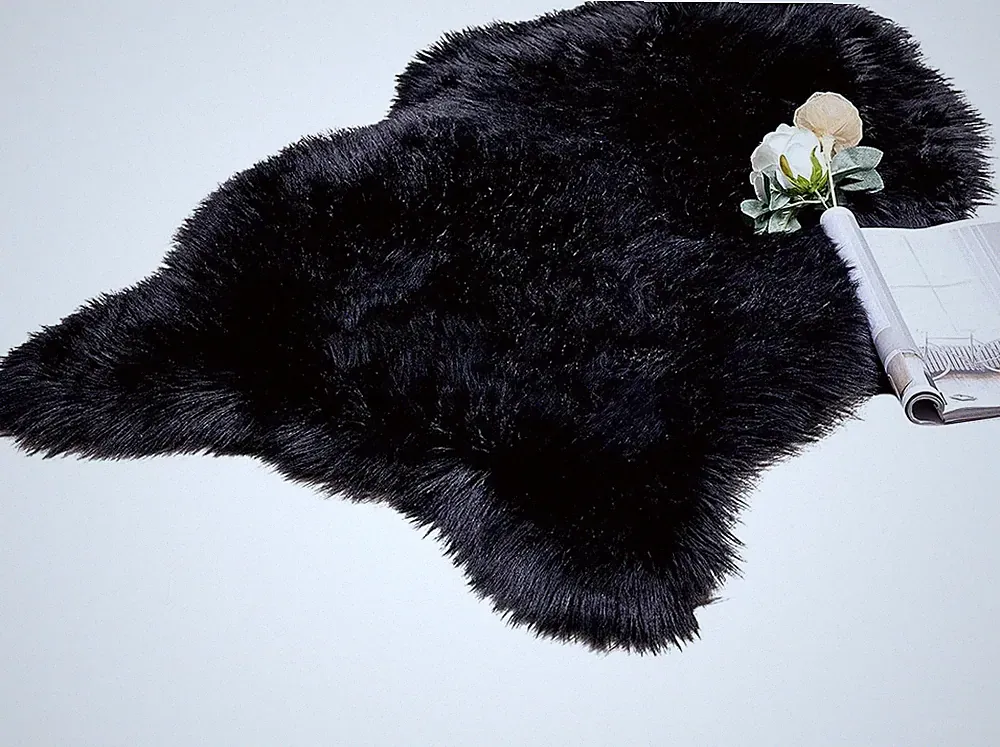Flauschiger Kunstfell Teppich in Schwarz | Modernes Design | Gemütlich und Wa...