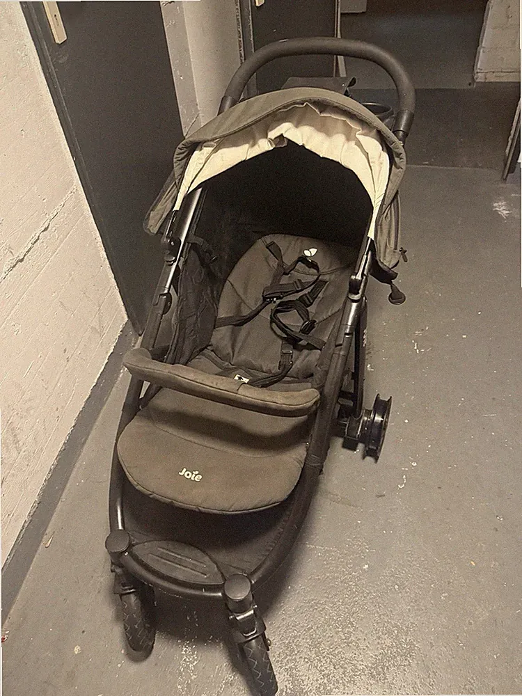 Gebrauchter Joie Kinderwagen, Sportwagen, Ohne hinterreifen!