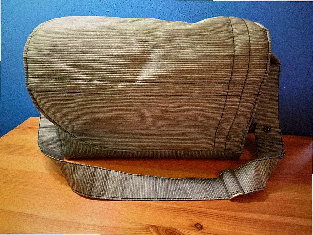 Hartan Kinderwagenwerke Wickeltasche Silber mit Zubehör sehr gut erhalten