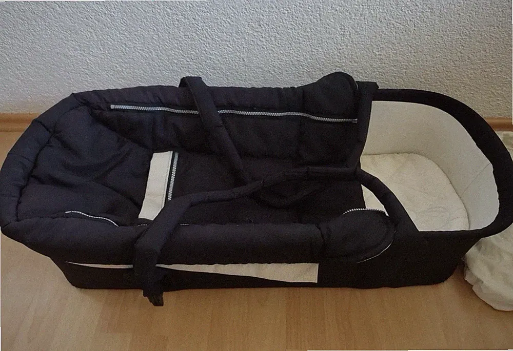 Hartan Softtragetasche Kinderwagenaufsatz Babywanne mit Matratze, Schwarz/Weiß