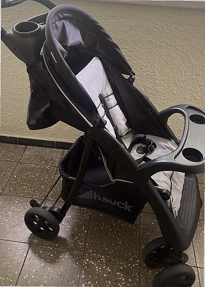 hauck Buggy schwarz weiß, klappbar, 5-Punkt-Gurt, Getränkehalter, Korb, Unisex