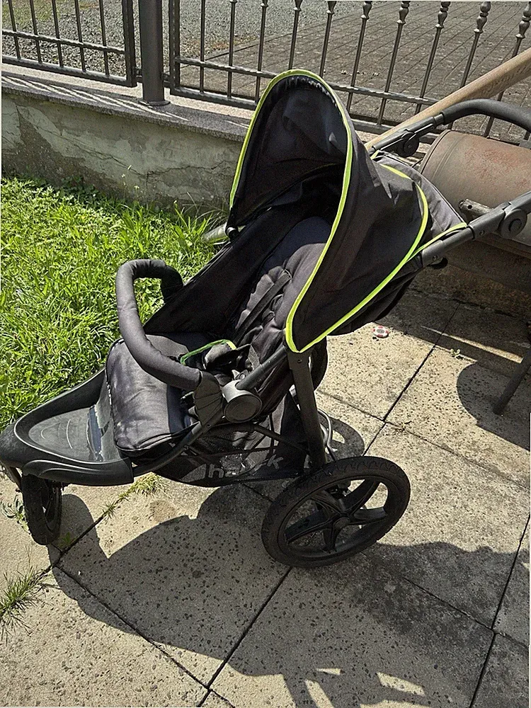 Hauck Jogger Kinderwagen Dreirad schwarz/grün Verdeck 5-Punkt-Gurt faltbar