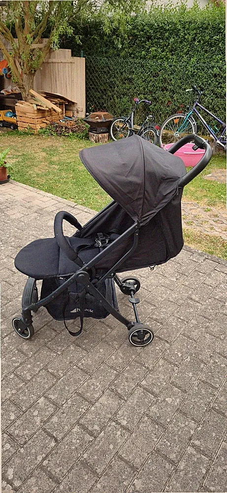Hauck Swift Buggy schwarz mit Sonnendach, 5-Punkt-Gurt, Korb, faltbar