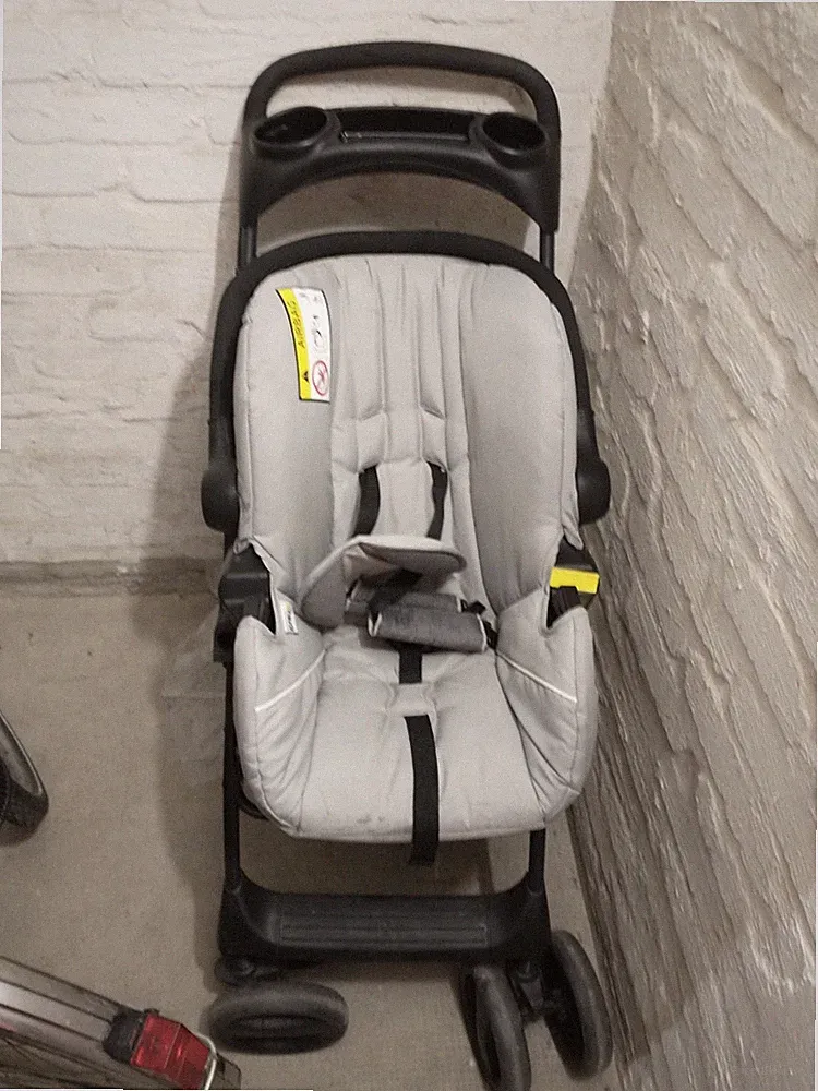 Hauck, Wagen, Babyschale, Autositz, grau-schwarz,Getränkehalter, super Zustand
