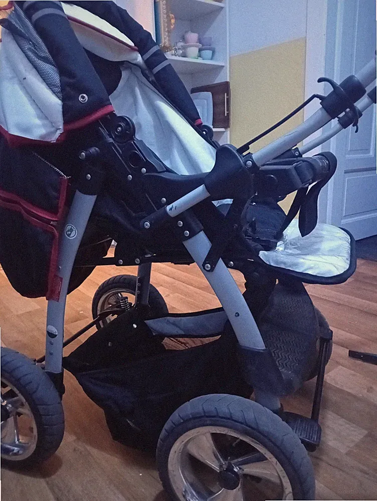 Jogger Kinderwagen Dreirad Einsitzer Schwarz/Weiß/Rot faltbar mit Korb