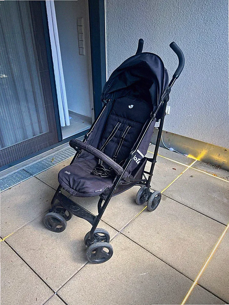Joie Buggy schwarz klappbar/faltbar mit Verdeck, Einkaufskorb & Gurt-System