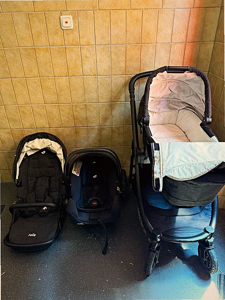 Joie Kombikinderwagen Set Schwarz/Grau mit Babywanne, Sportsitz & Babyschale