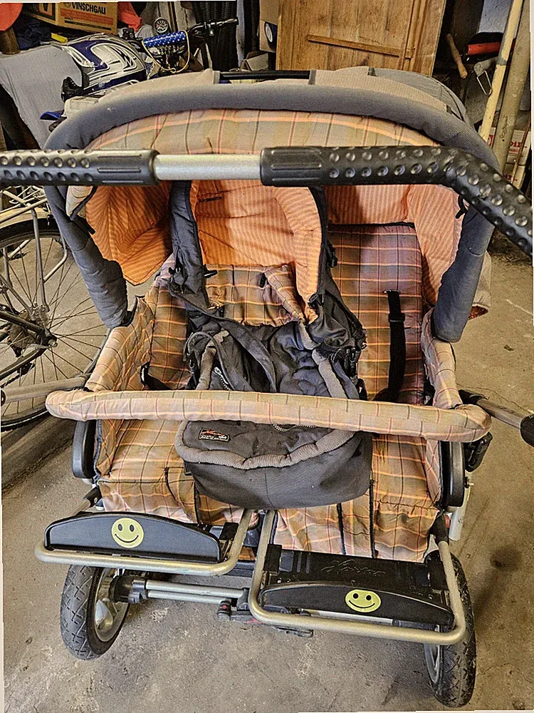 Kaiser Kinderwagen/Dreirad Zweisitzer, Sicherheitsgurt, verstellbare Rückenlehne
