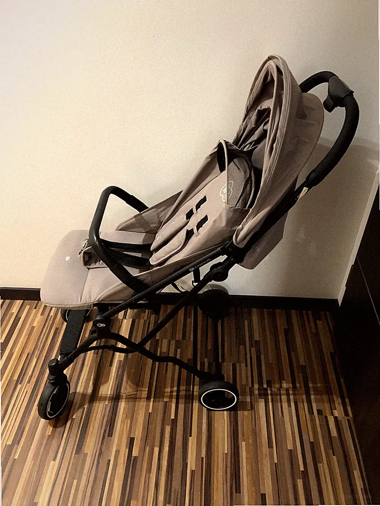 Kinderkraft Indy2 Kinderwagen - Einhand-Faltmechanismus - in Farbe Greige