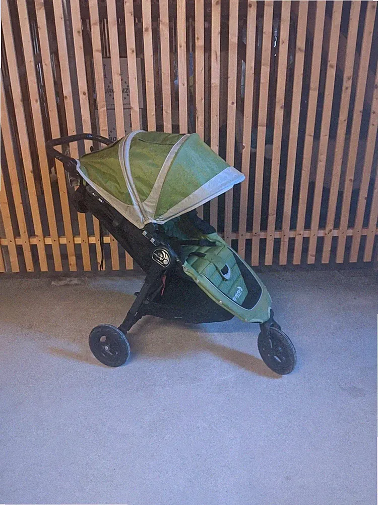 Kinderwagen: Baby Jogger City Mini GT grün