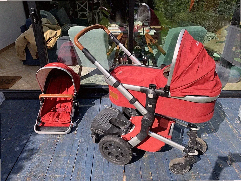 Kinderwagen „Joolz Day“ - Kombikinderwagen in Rot mit Wanne, Sitz und Zubehör