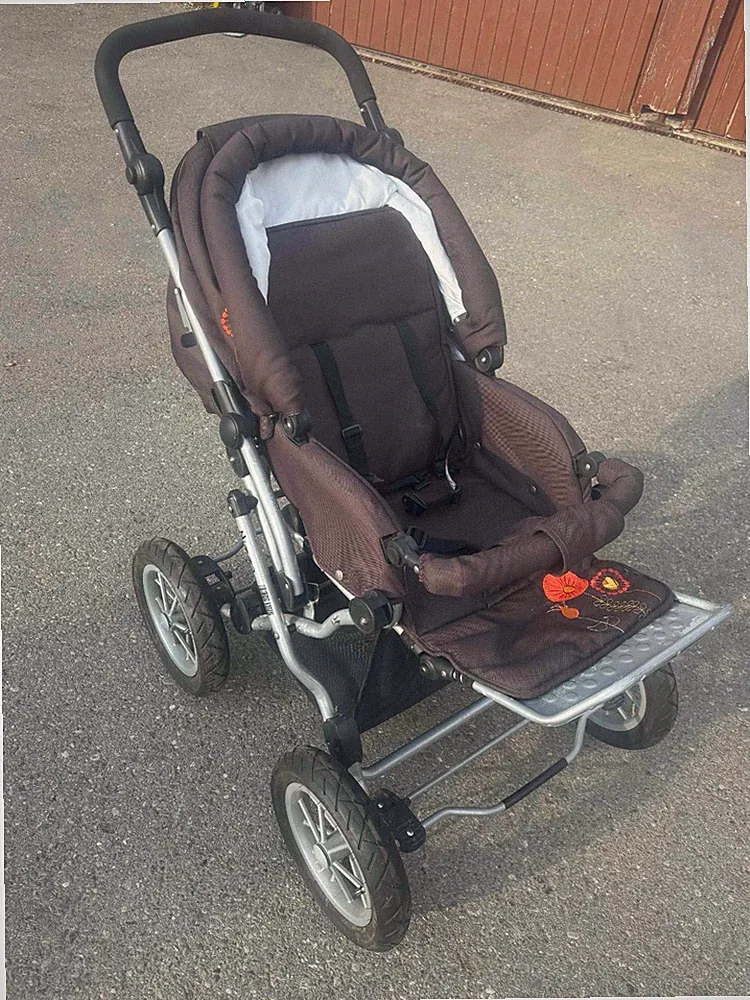 Kinderwagen Knorr, gut in Schuss, Neu 2014, wenig genutzt, Luftreifen, Gelände