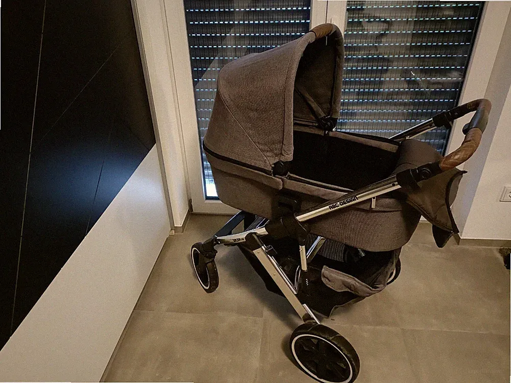 Kinderwagen mit Babyschalen- Baggyaufsatz und Zubehör