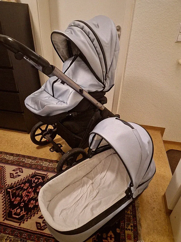Kinderwagen & Sportwagen hellblau/schwarz, Babywanne, faltbar, Sonnendach