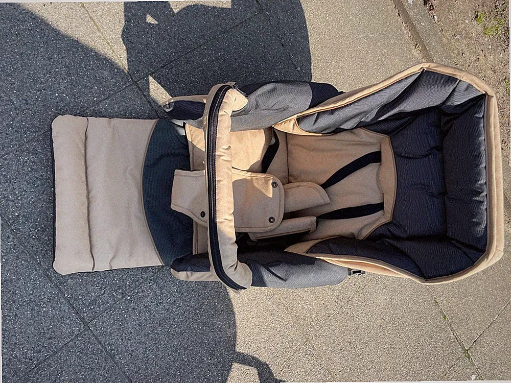Kinderwagen von Emmaljunga (Beige) Gebraucht. Mit Emmaljunga Rollbrett.