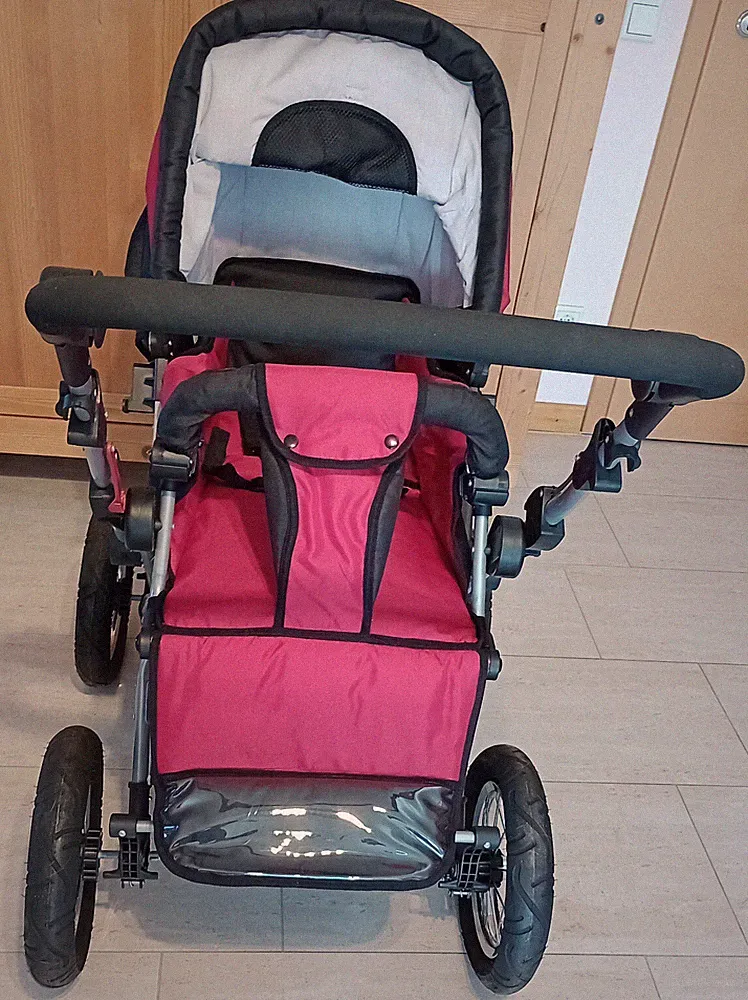 Kinderwagen von Zekiwa neu, von 2 Seiten zu schieben, klappbar, neu, Farbe ROT
