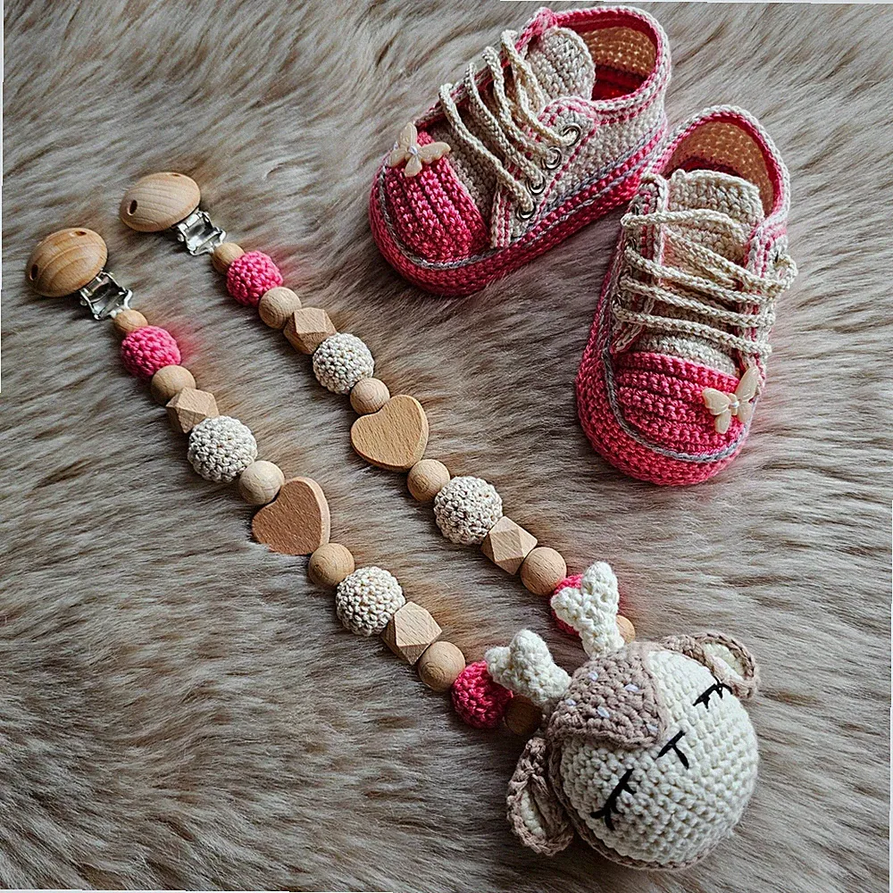 Kinderwagenkette 2er Set Reh Babyschuhe Handarbeit Geschenk für Neugeborene