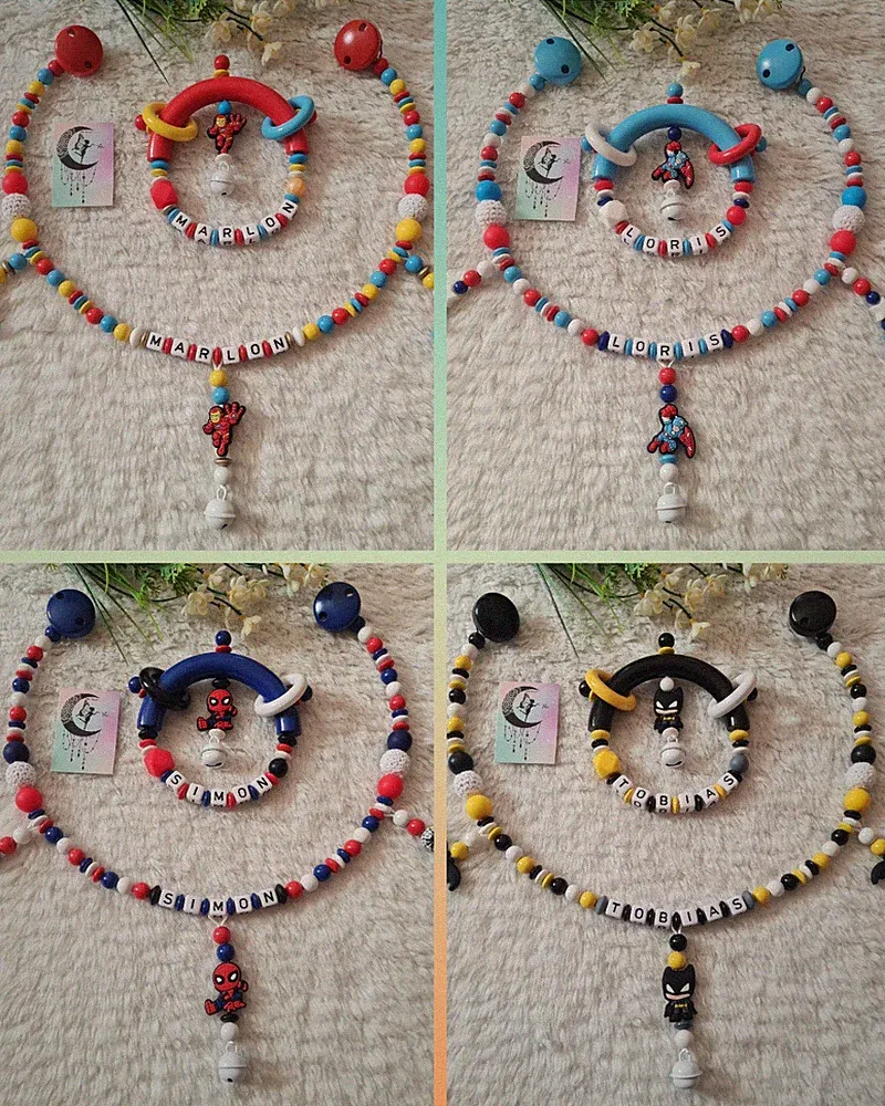 Kinderwagenkette mit Namen, Greifring, Superhelden, inkl. Organzasäckchen