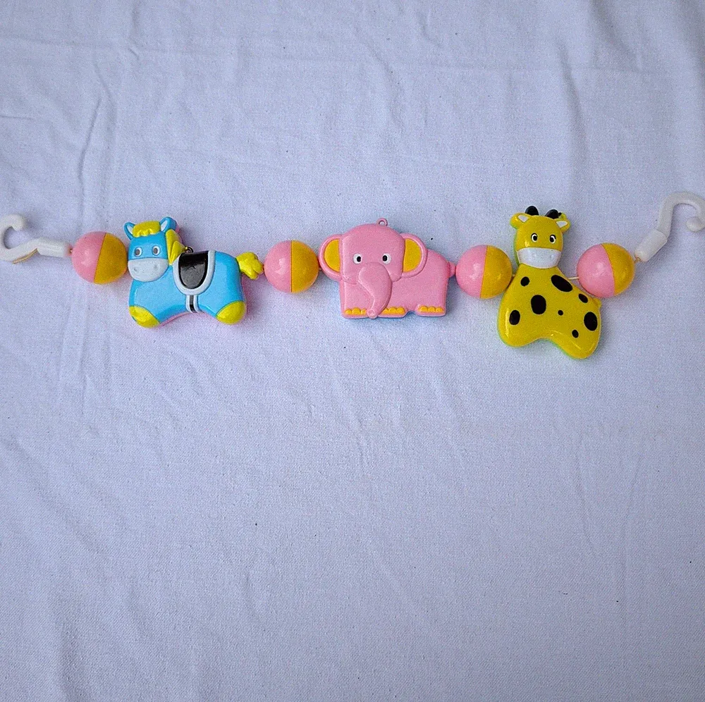 Kinderwagenkette Rasselkette Pferd Elefant Giraffe Vintage Rassel rosa gelb blau