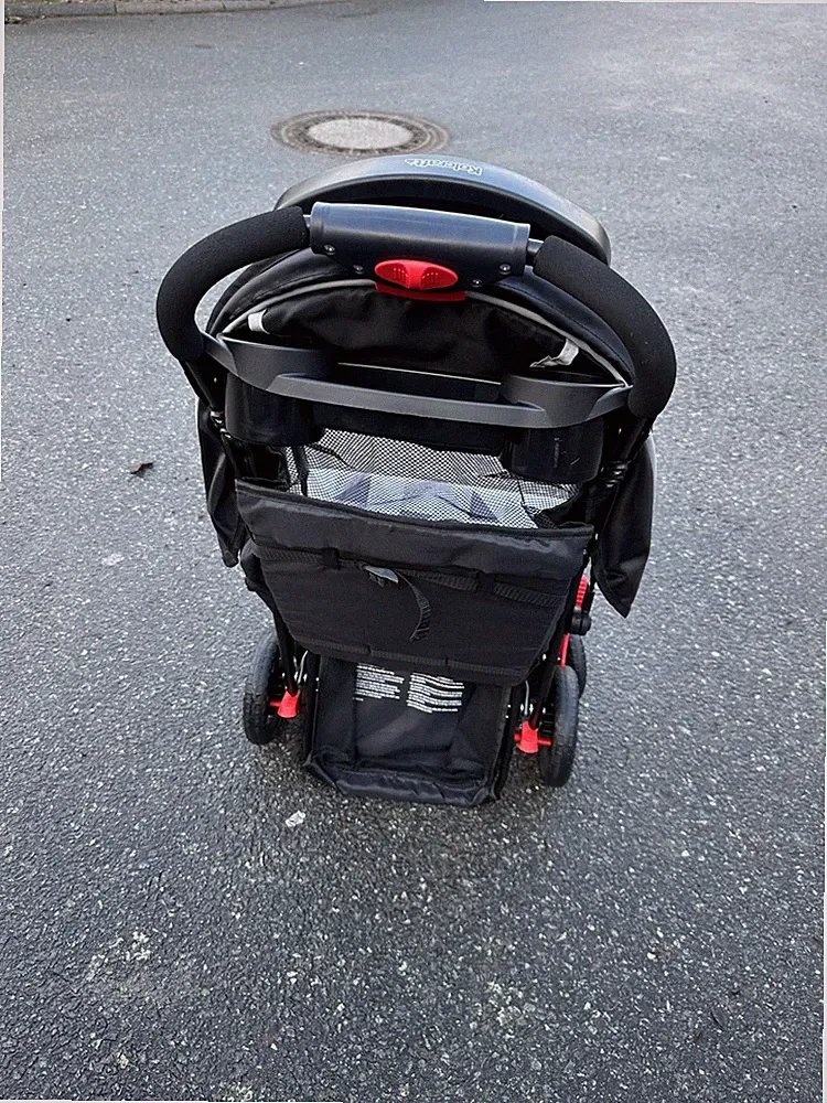 Kolcraft Kinderwagen Buggy kompakt faltbar schwarz/grau TOP Zustand wie neu