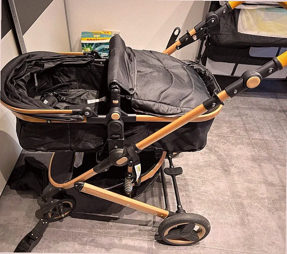 Kombikinderwagen & Sportwagen schwarz-gold, Einsitzer, schwenkbare Räder