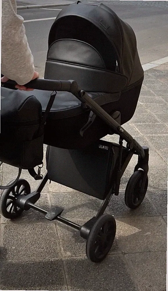 Kombikinderwagen/Sportwagen schwarz mit Babywanne, Sportaufsatz, Handwärmer