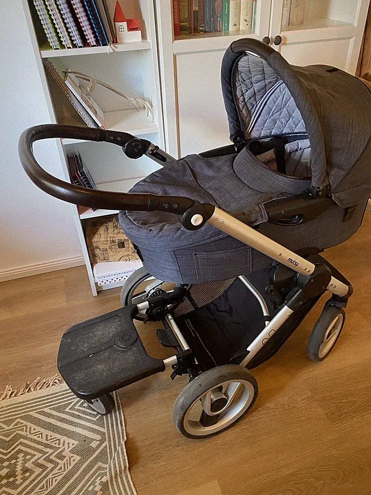 Mutsy EVO Kinderwagen, blau, mit Geschwisterbrett, Regenschutz und Adapter