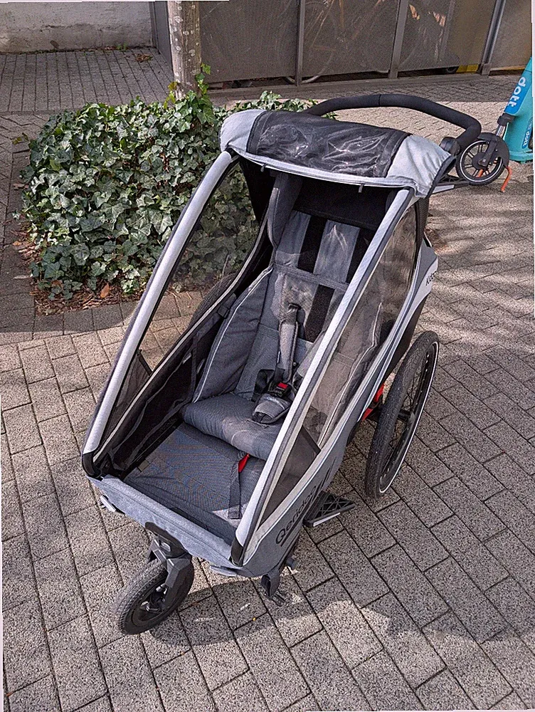 Neuwertiger Qeridoo Kidgoo 1 Kindersportwagen / Fahrradanhänger (Steel Grey)