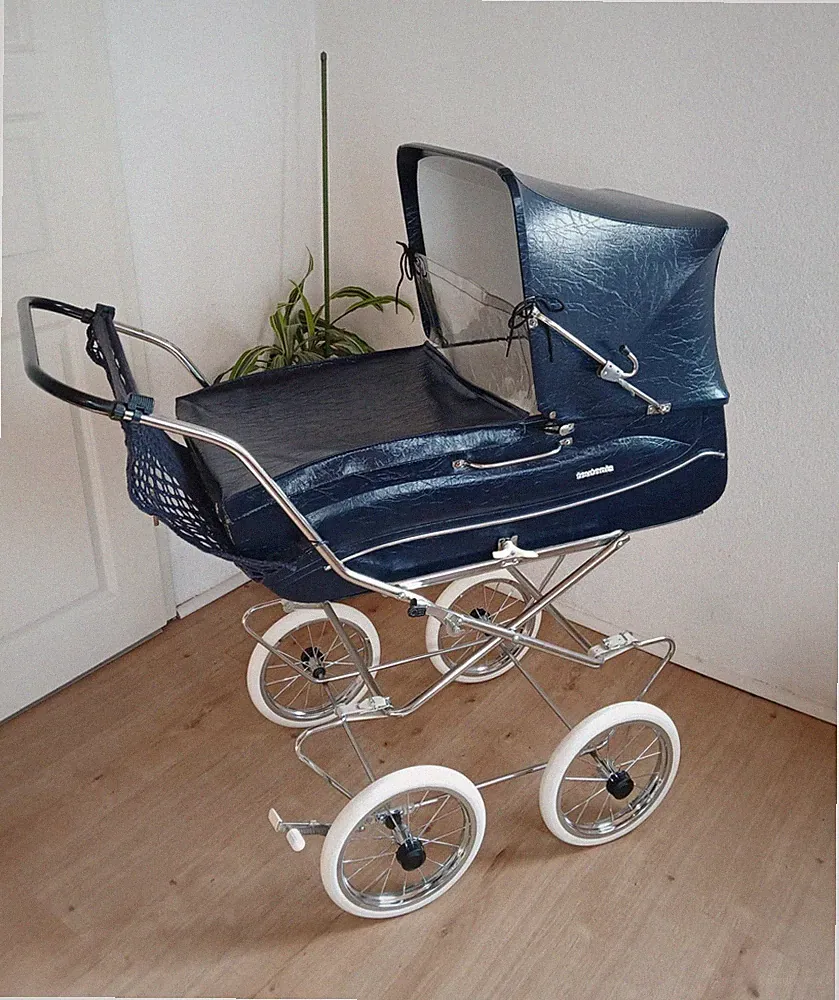 Nostalgie Kinderwagen Teutonia 60er Retro Lackleder marine Vintage pram Rarität
