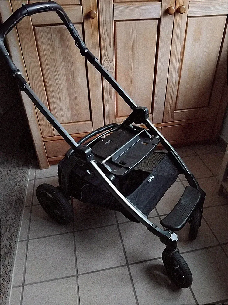 PegPerego Kombikinderwagen in Schwarz, 3 in 1; Regenschutz, Trinkbecherhalter
