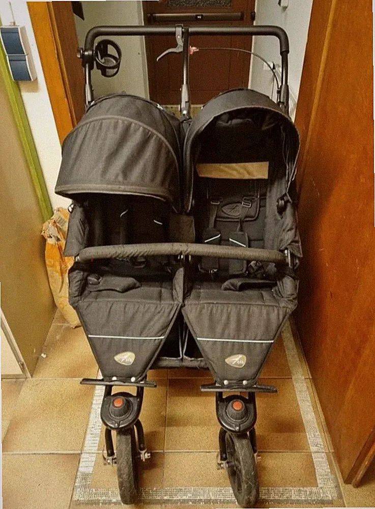 Schwarzer Geschwister-/Zwillings- Kinderwagen - Marke: TFK Twin Duo - Abholung!