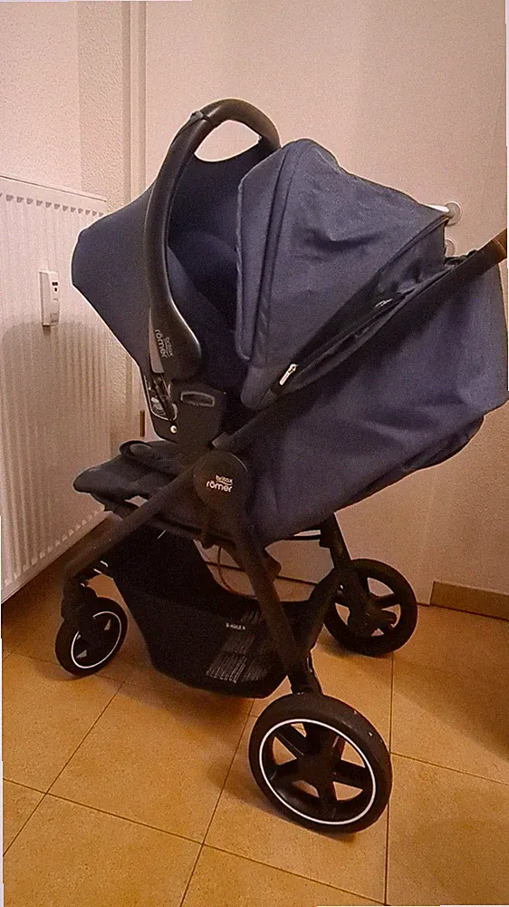 Set gebraucht: Römer Britax Agile-B Kinderwagen; Römer Baby Safe und Isofix