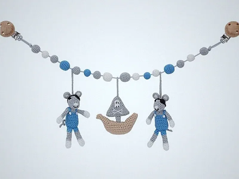 Sindibaba: Kinderwagenkette mit Rassel, Piraten, Blau, 50 cm, handgefertigt