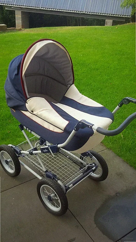 Sportlich eleganter Inglesina Kinderwagen blau/weiss