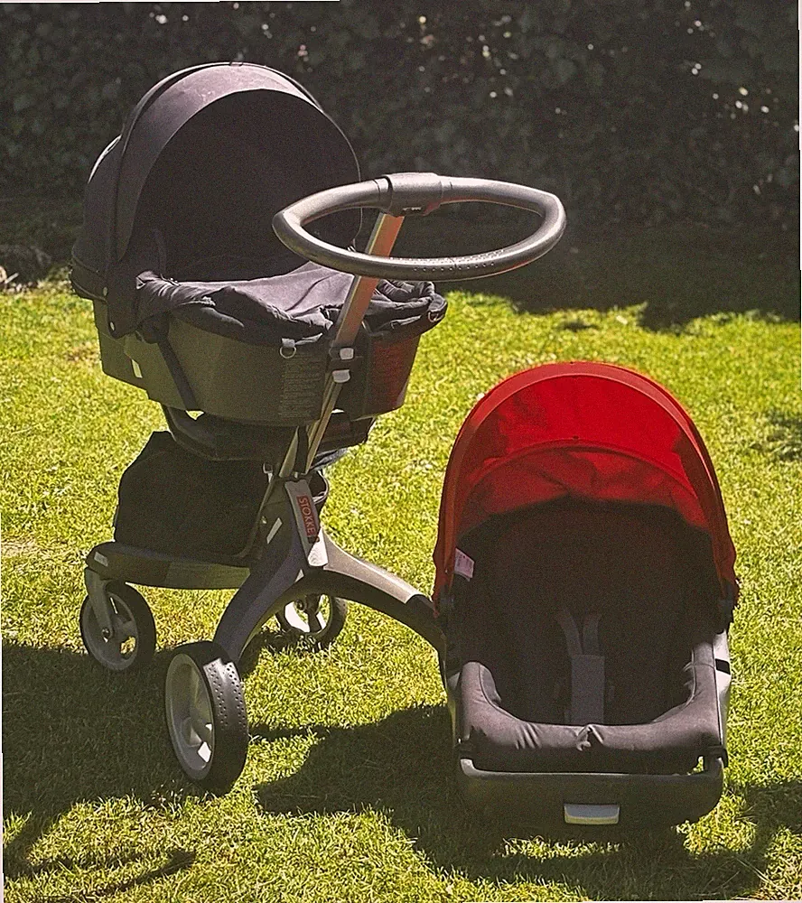 Stokke Kombikinderwagen & Sportwagen schwarz/rot mit Aufsatz und Babyschale