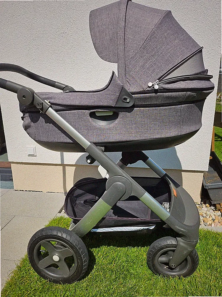 Stokke Trailz Kinderwagen mit Babywanne und Zubehör Stadt/Natur geeignet